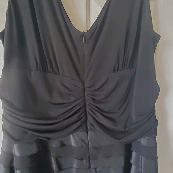 Party Dress  Plus Size - Picture 2 of 6